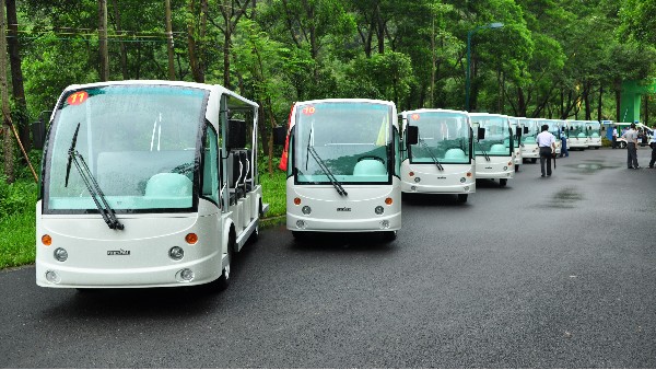 為什么旅游景區(qū)都選購電動(dòng)觀光車呢？