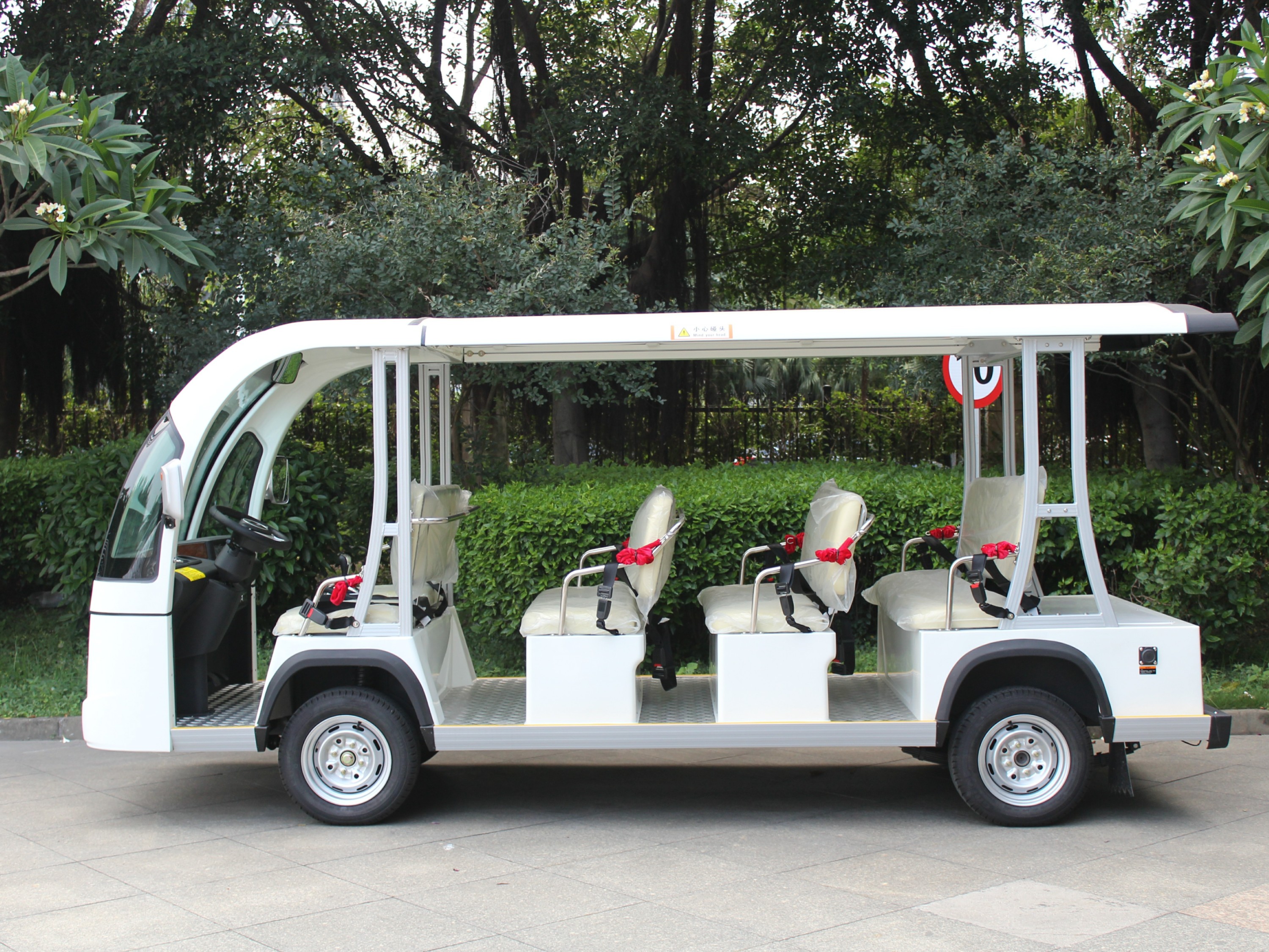 十一座電動(dòng)觀光車